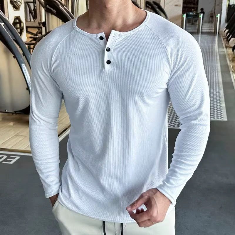 Henley manga larga blanco en modelo